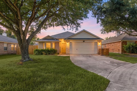 Photo of 2810 Brookmist Lane, Dickinson, TX 77539 (MLS # 77324813)