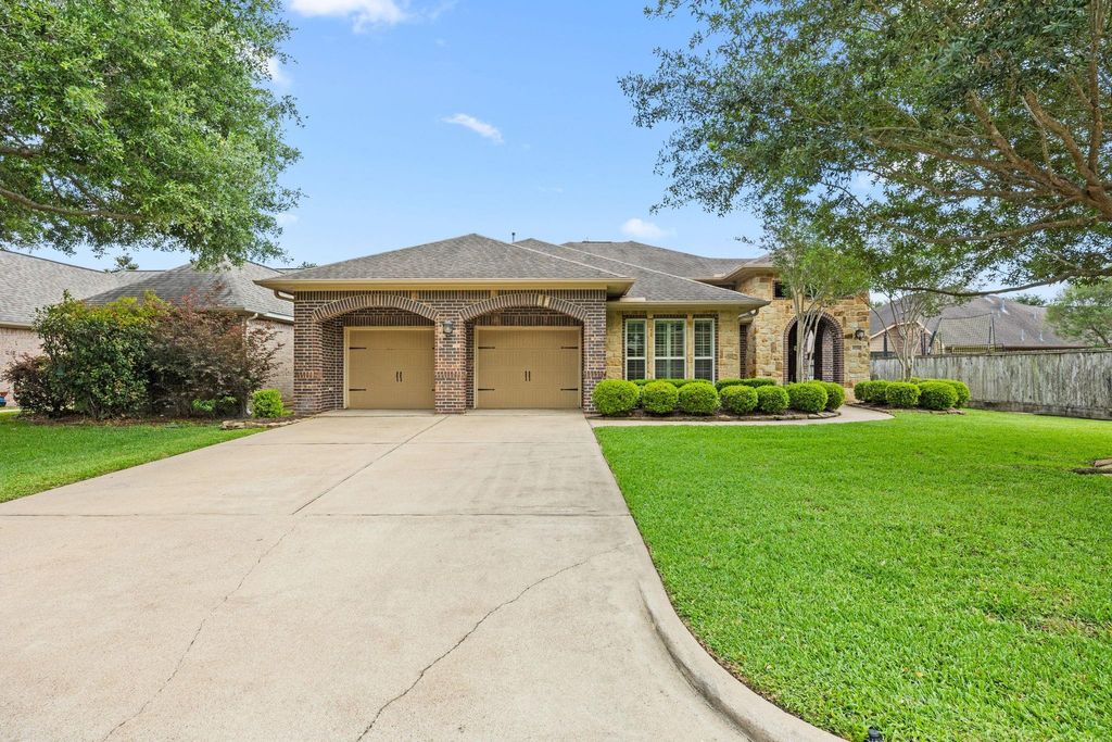 Photo of 32711 Wingfoot Circle, Fulshear, TX 77441 (MLS # 60974798)