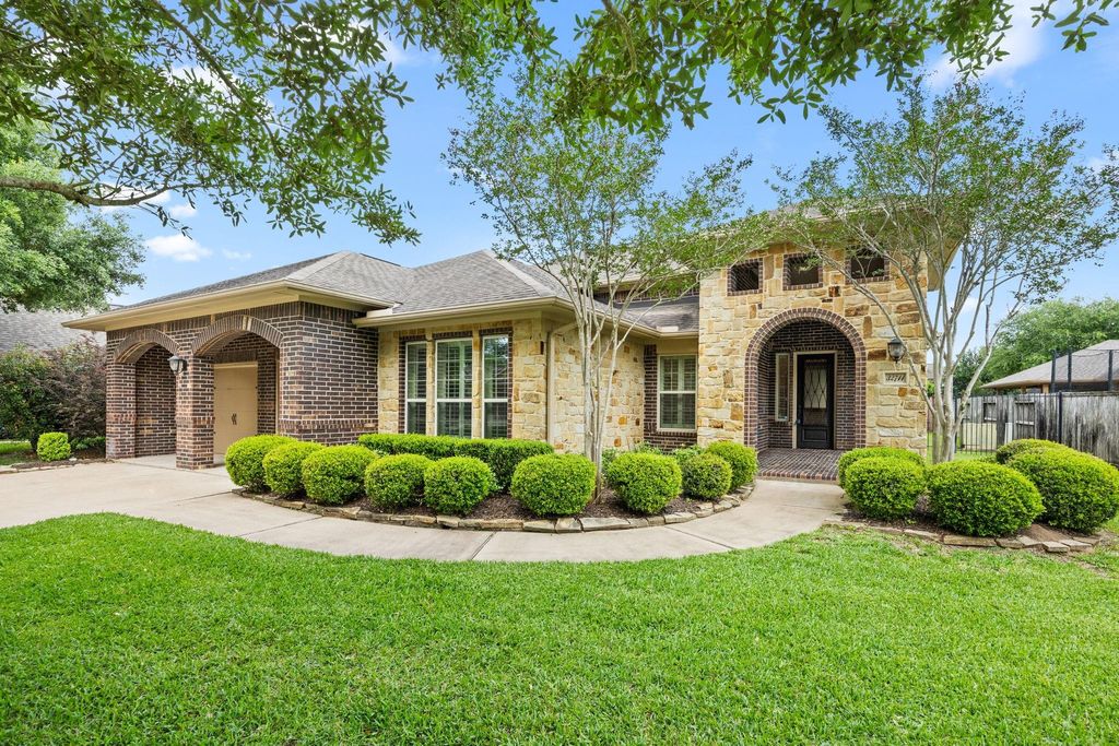 Photo of 32711 Wingfoot Circle, Fulshear, TX 77441 (MLS # 60974798)