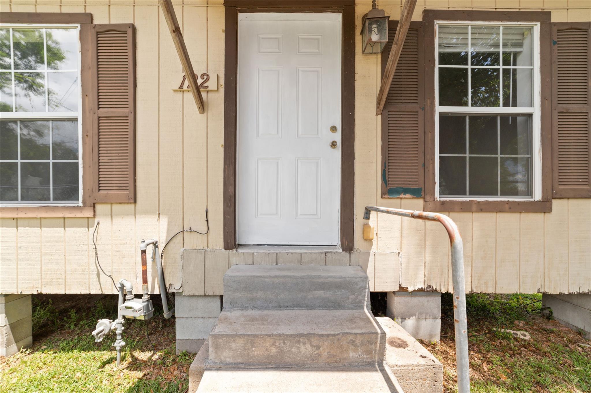 122 E Murrill Avenue