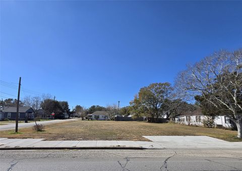 Vacant Land For Sale - 612 S Mechanic Street<br/> El Campo, TX 77437