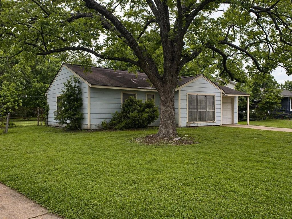 Photo of 5707 Glenhurst Drive, Houston, TX 77033 (MLS # 91575209)