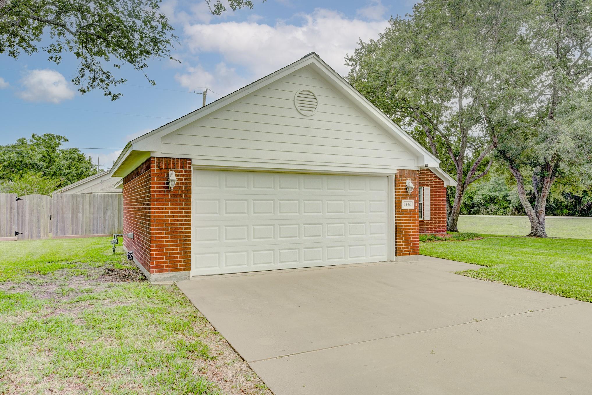1140 Thomas Drive