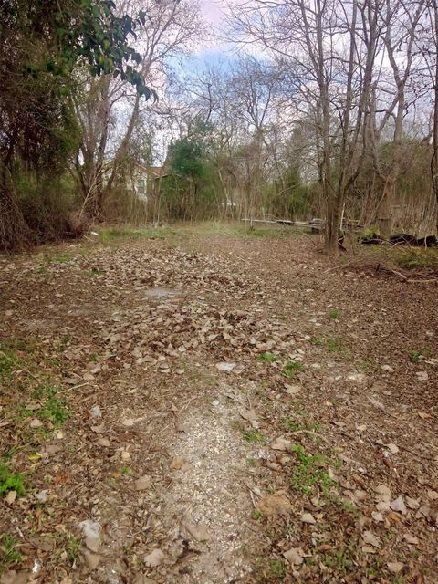 Photo of 0 Ave H, Dickinson, TX 77539 (MLS # 40861210)