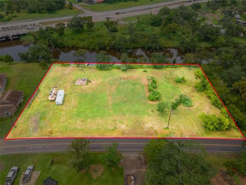 Photo of 315 Edgewater Street, Clute, TX 77531 (MLS # 44857818) Photo of 315 Edgewater Street, Clute, TX 77531 (MLS # 44857818)