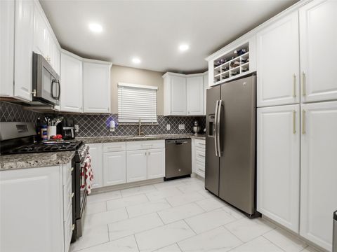 Photo of 7458 Bahia Lane, Houston, TX 77489 (MLS # 22263391)