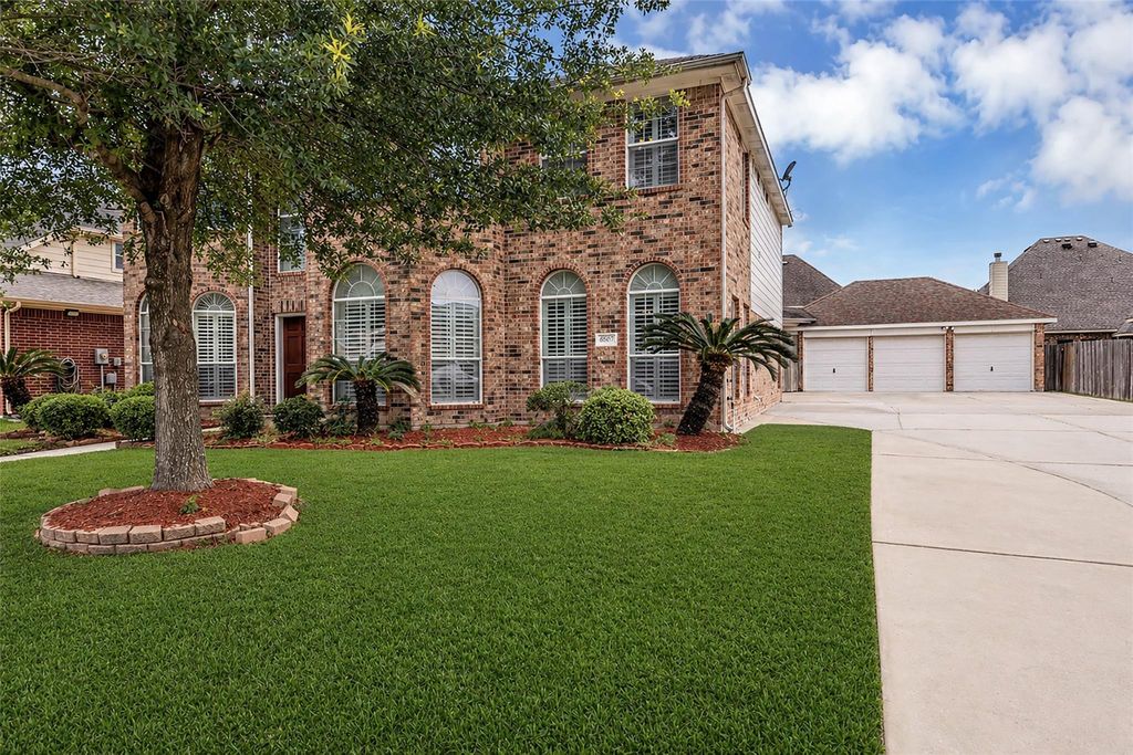 Photo of 6807 Chapelfield Lane, Houston, TX 77049 (MLS # 30734930)