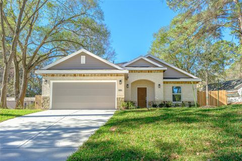 Photo of 900 Old Madisonville Road, Huntsville, TX 77320 (MLS # 81932384)