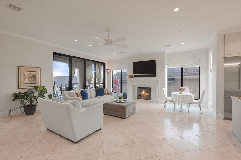 Photo of 2221 Welch Street #401, Houston, TX 77019 (MLS # 16869329)