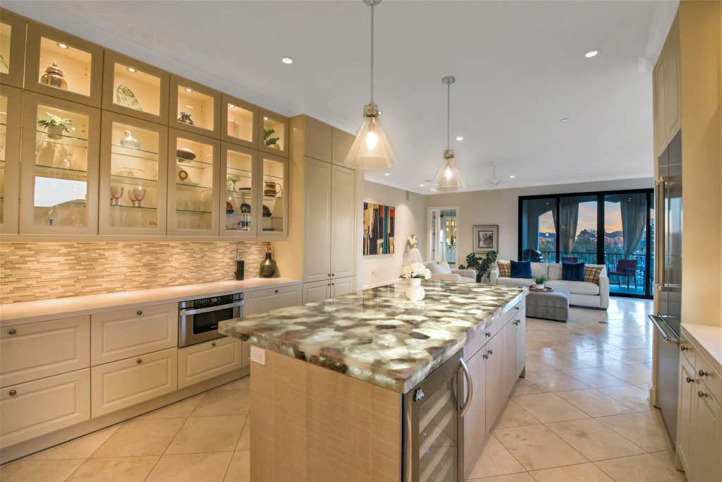 Photo of 2221 Welch Street #401, Houston, TX 77019 (MLS # 16869329)