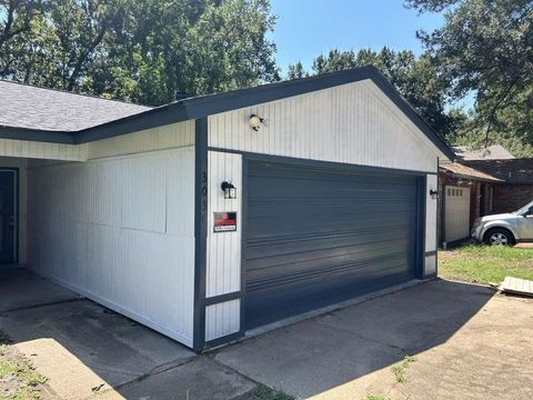 Photo of 3030 Winding Way, Huntsville, TX 77340 (MLS # 54196544)