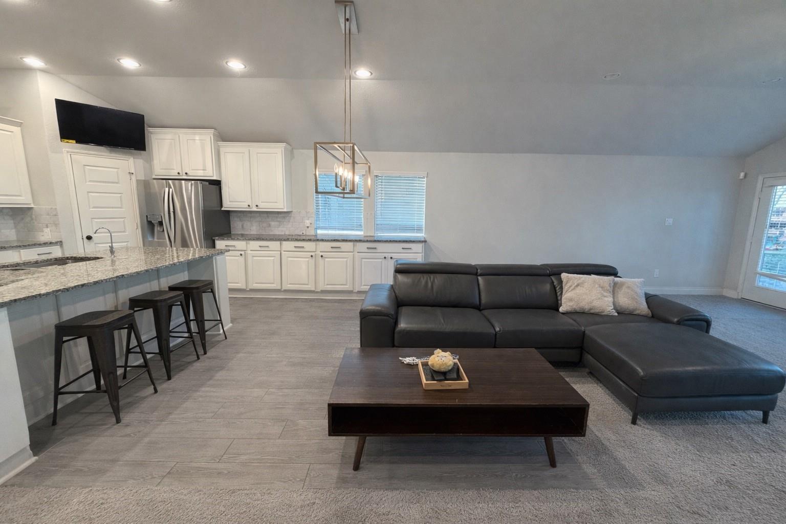 12807 Spiegel Street