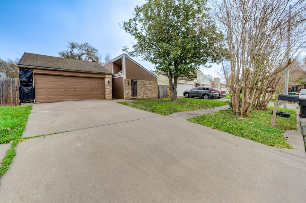 Photo of 12327 Fairmeadow Drive, Houston, TX 77071 (MLS # 35465695)