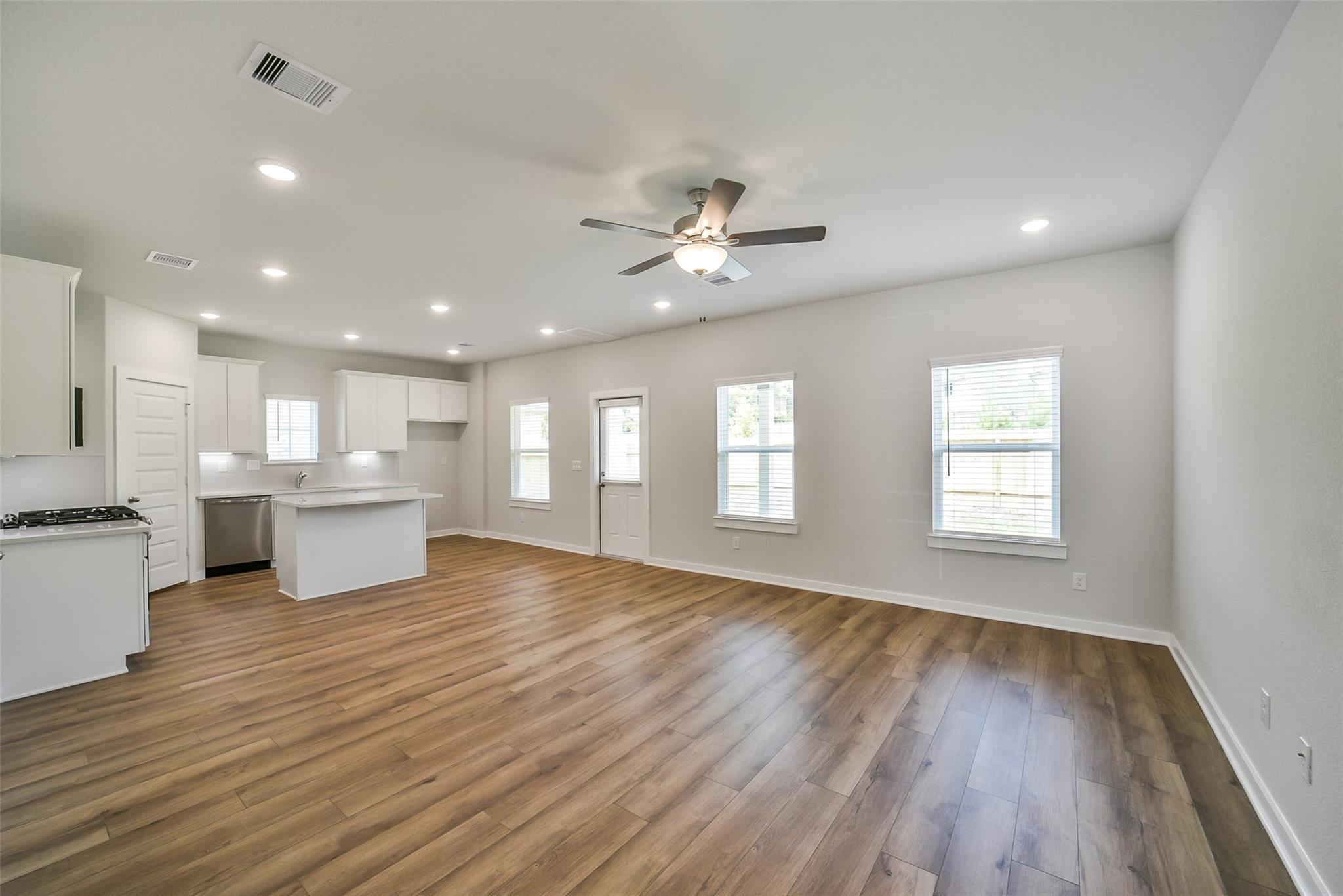 8634 Blueberry Ash Street