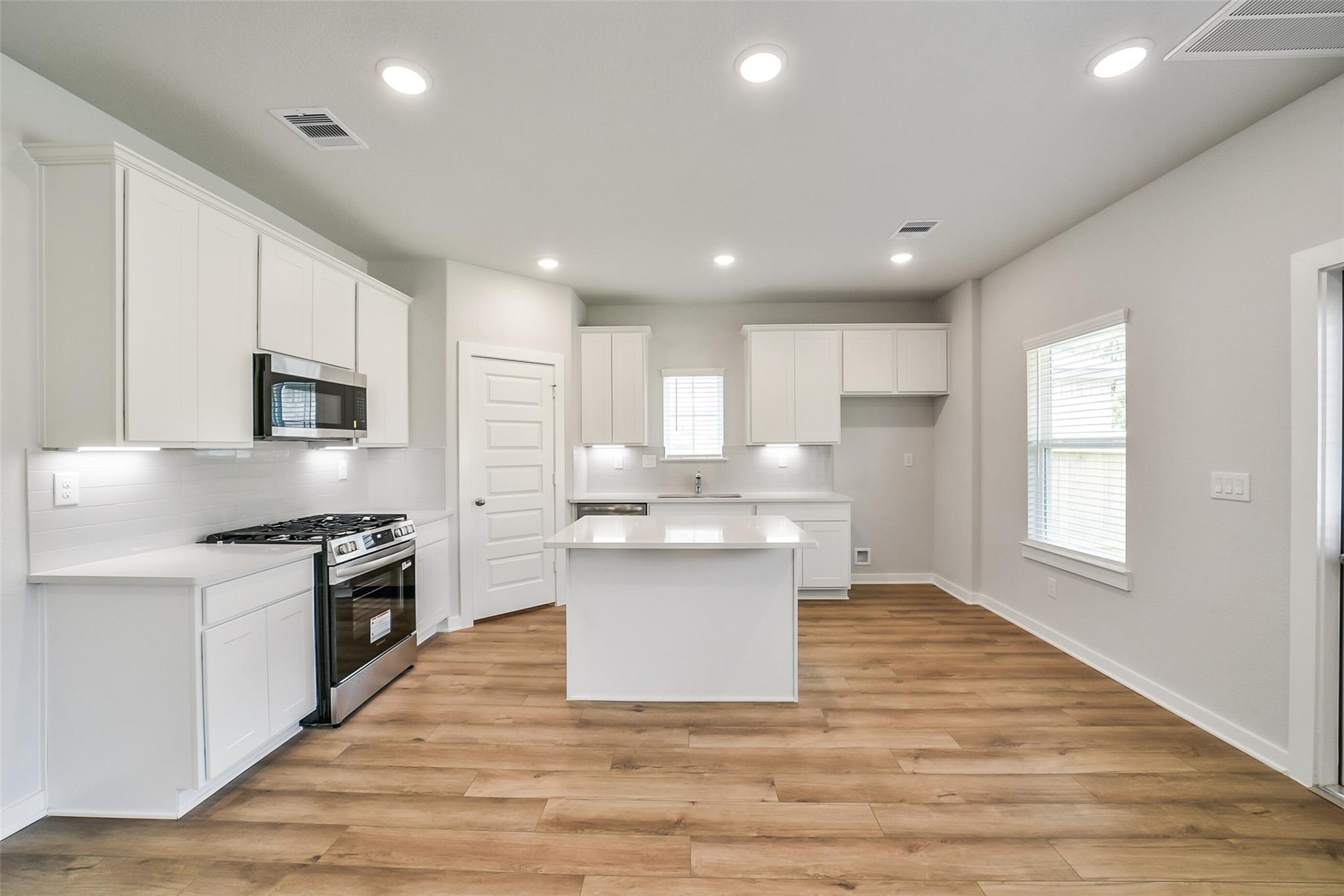 8634 Blueberry Ash Street