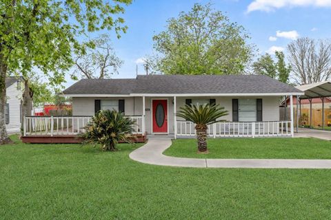 Tiny photo for 1921 Foote Street, Wharton, TX 77488 (MLS # 8136154)