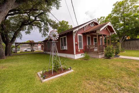 Photo of 702 E Colorado Street, Victoria, TX 77901 (MLS # 96119798)