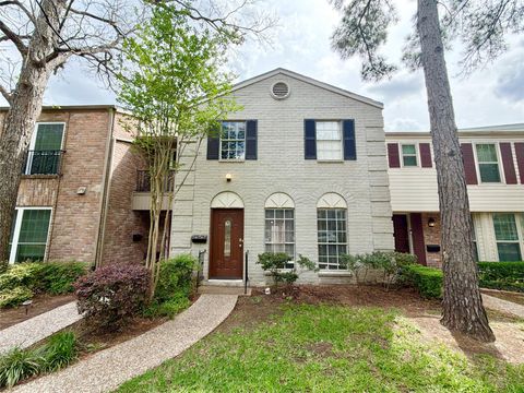 Photo of 12959 Trail Hollow Drive #2959, Houston, TX 77079 (MLS # 36186170)