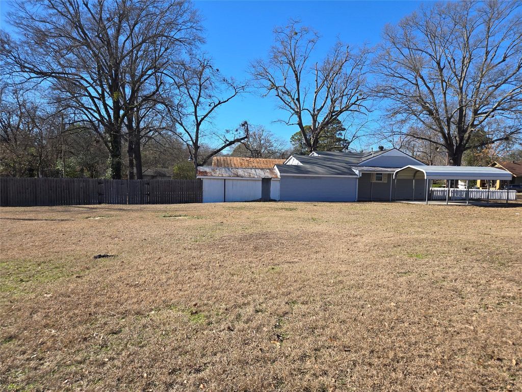 Photo of 1711 W W 17th Street, Texarkana, TX 75501 (MLS # 39159432)