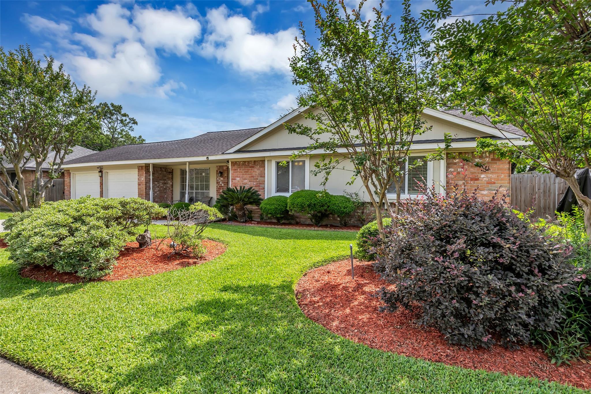 2421 Maxwell Lane