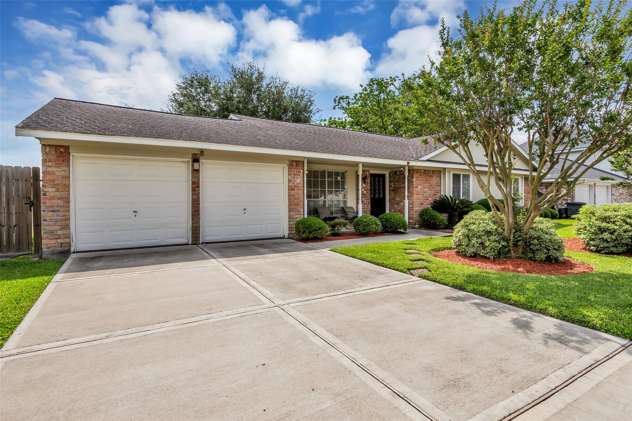 2421 Maxwell Lane