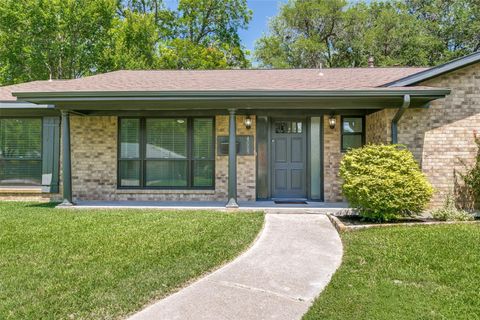 Photo of 4009 Twilight Drive S, Benbrook, TX 76116 (MLS # 52136575)
