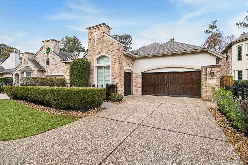 Photo of 2831 N Cotswold Manor Drive, Houston, TX 77339 (MLS # 58188321)