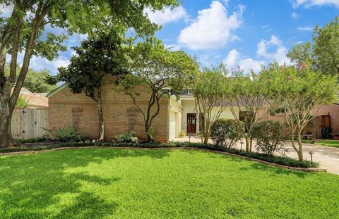 Photo of 12111 Olympia Drive, Houston, TX 77077 (MLS # 25353285)