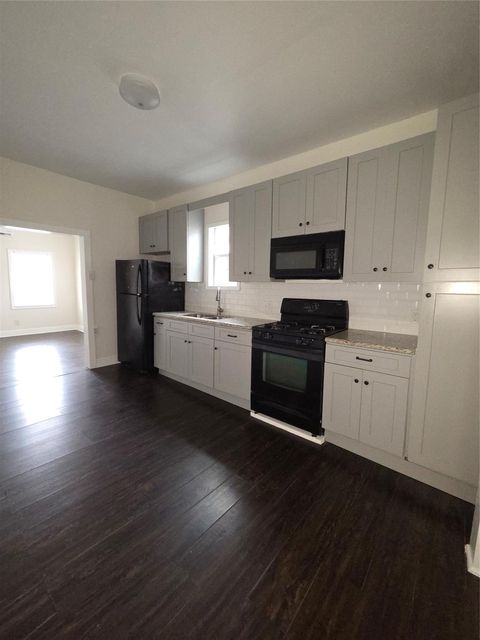 Photo of 7902 Hudson Street #B, Houston, TX 77012 (MLS # 30173951)