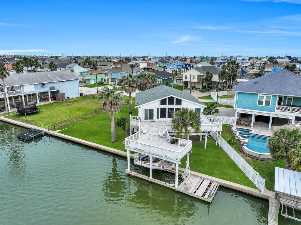 Photo of 22218 Matagorda Drive, Galveston, TX 77554 (MLS # 46188838)