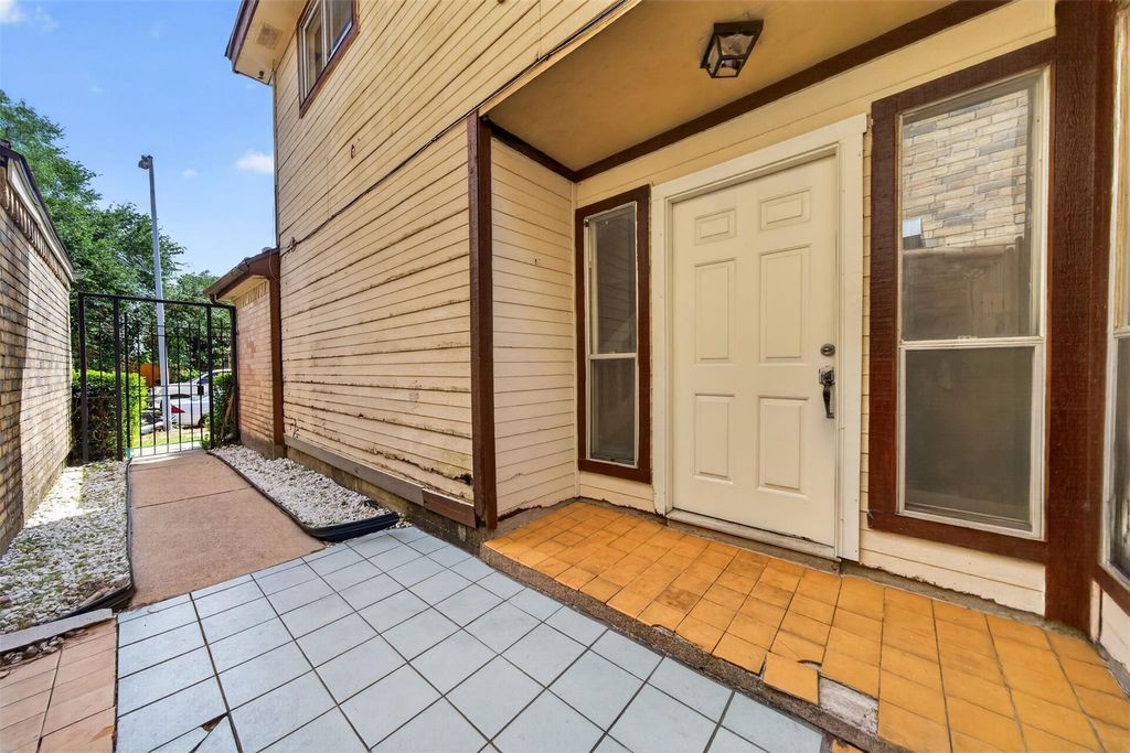 Photo of 6426 Old Chatham Lane, Houston, TX 77035 (MLS # 31059370)