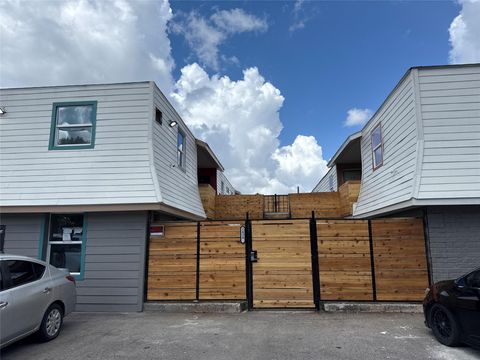 Photo of 2434 Lidstone Street #ST, Houston, TX 77023 (MLS # 25391500)