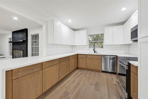 Photo of 413 Oakhill Drive, Conroe, TX 77304 (MLS # 75166617) Photo of 413 Oakhill Drive, Conroe, TX 77304 (MLS # 75166617)