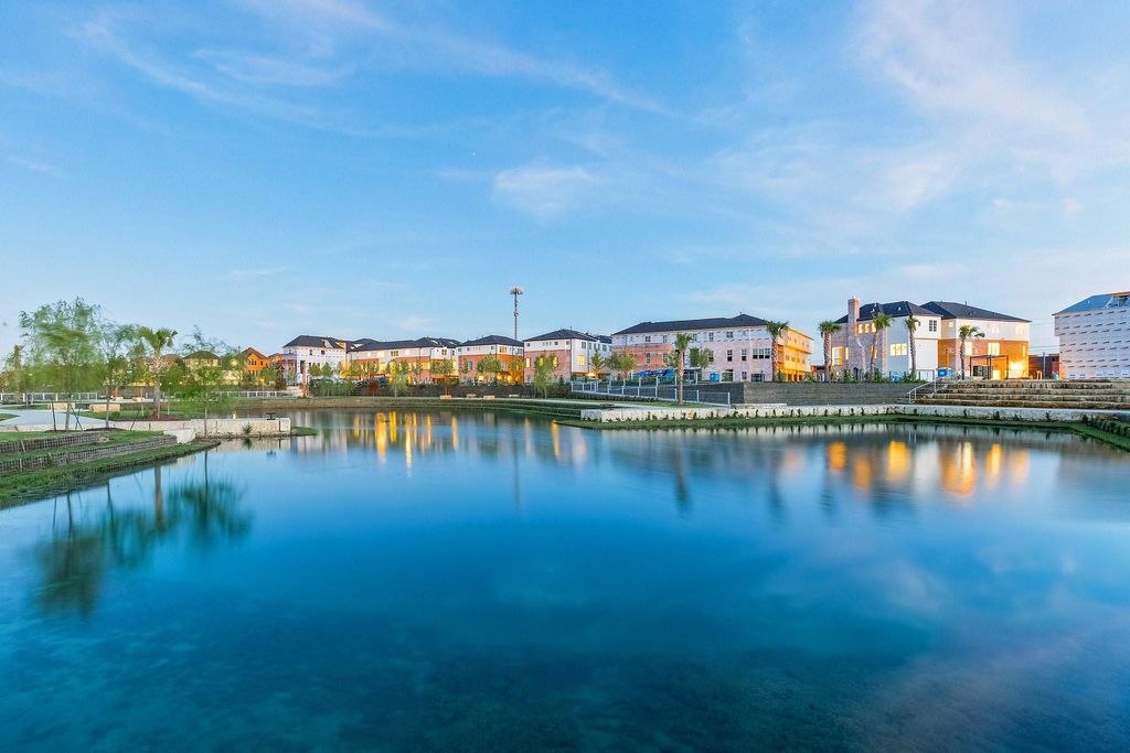 Photo of 6122 Cottage Grove Lake Drive, Houston, TX 77007 (MLS # 26592358)