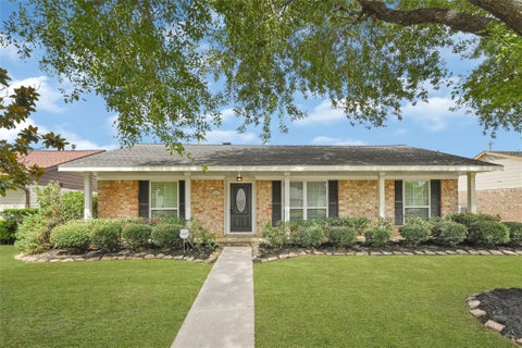 Photo of 10307 Sagerock Drive, Houston, TX 77089 (MLS # 43791208)