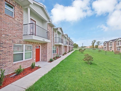Photo of 226 Woodbridge Lane, Pasadena, TX 77502 (MLS # 60685084)