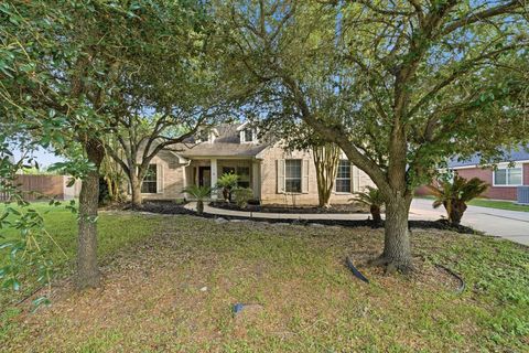 Photo of 11 Crest, Houston, TX 77082 (MLS # 64213322)