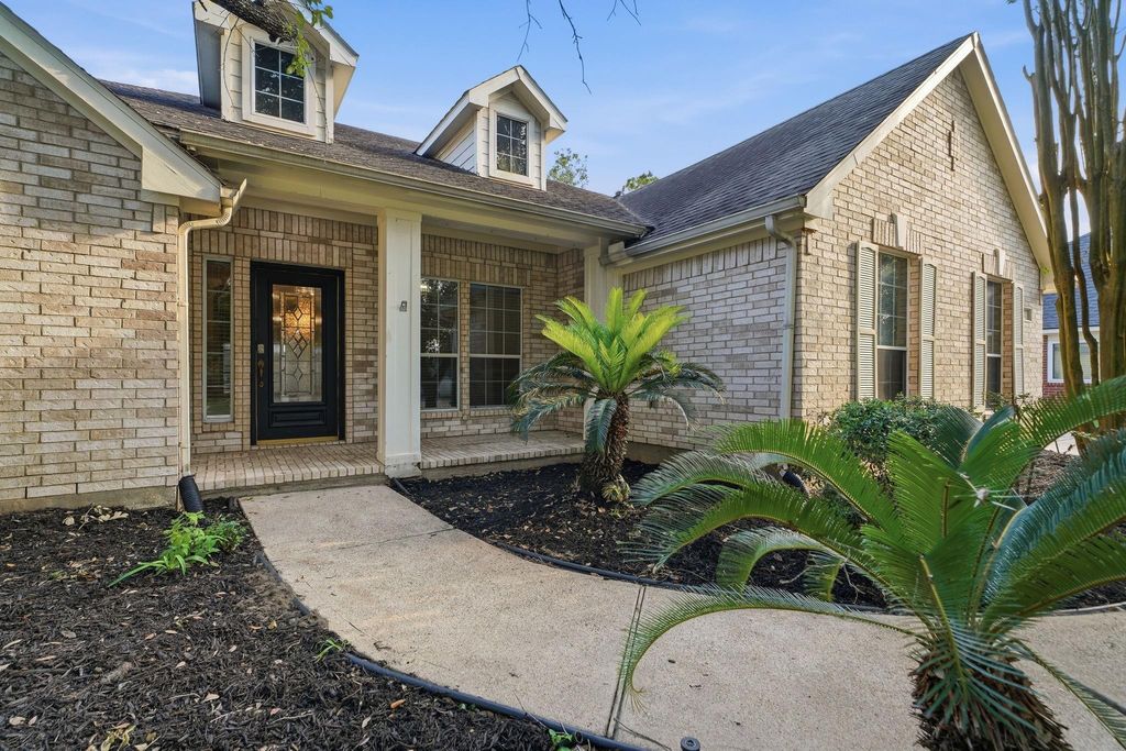 Photo of 11 Crest, Houston, TX 77082 (MLS # 64213322)