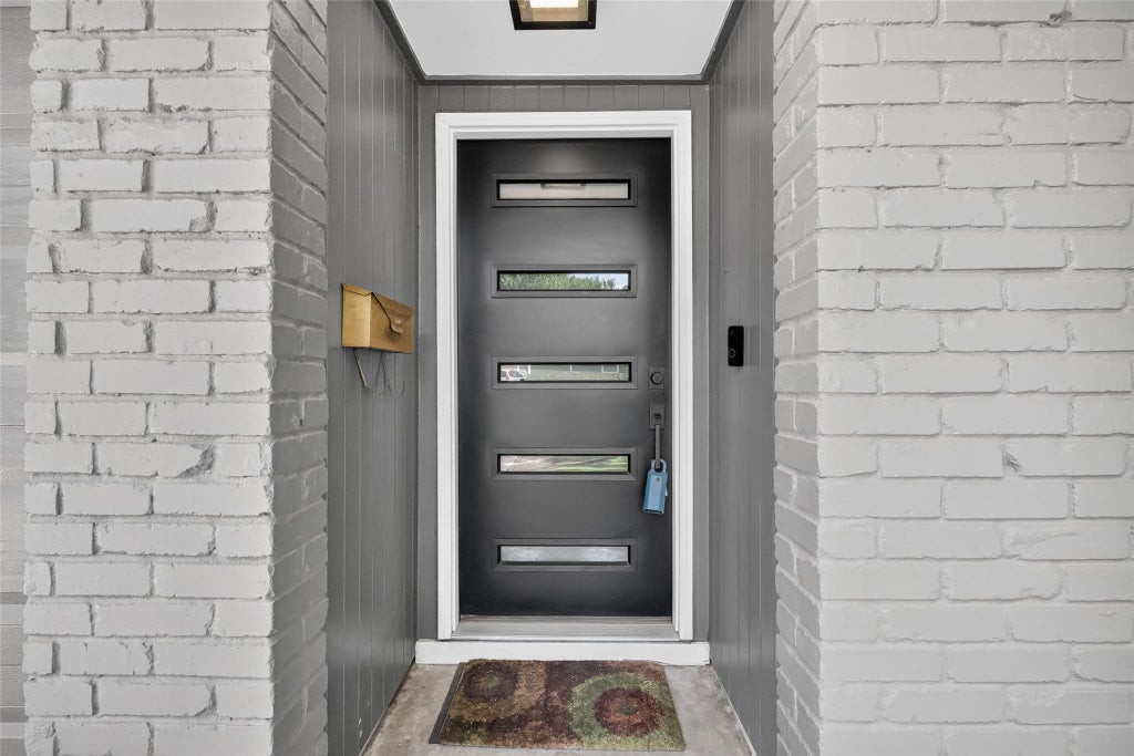 Photo of 10711 Braewick Drive, Houston, TX 77096 (MLS # 28114650)