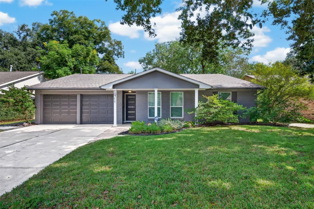 Photo of 10711 Braewick Drive, Houston, TX 77096 (MLS # 28114650)