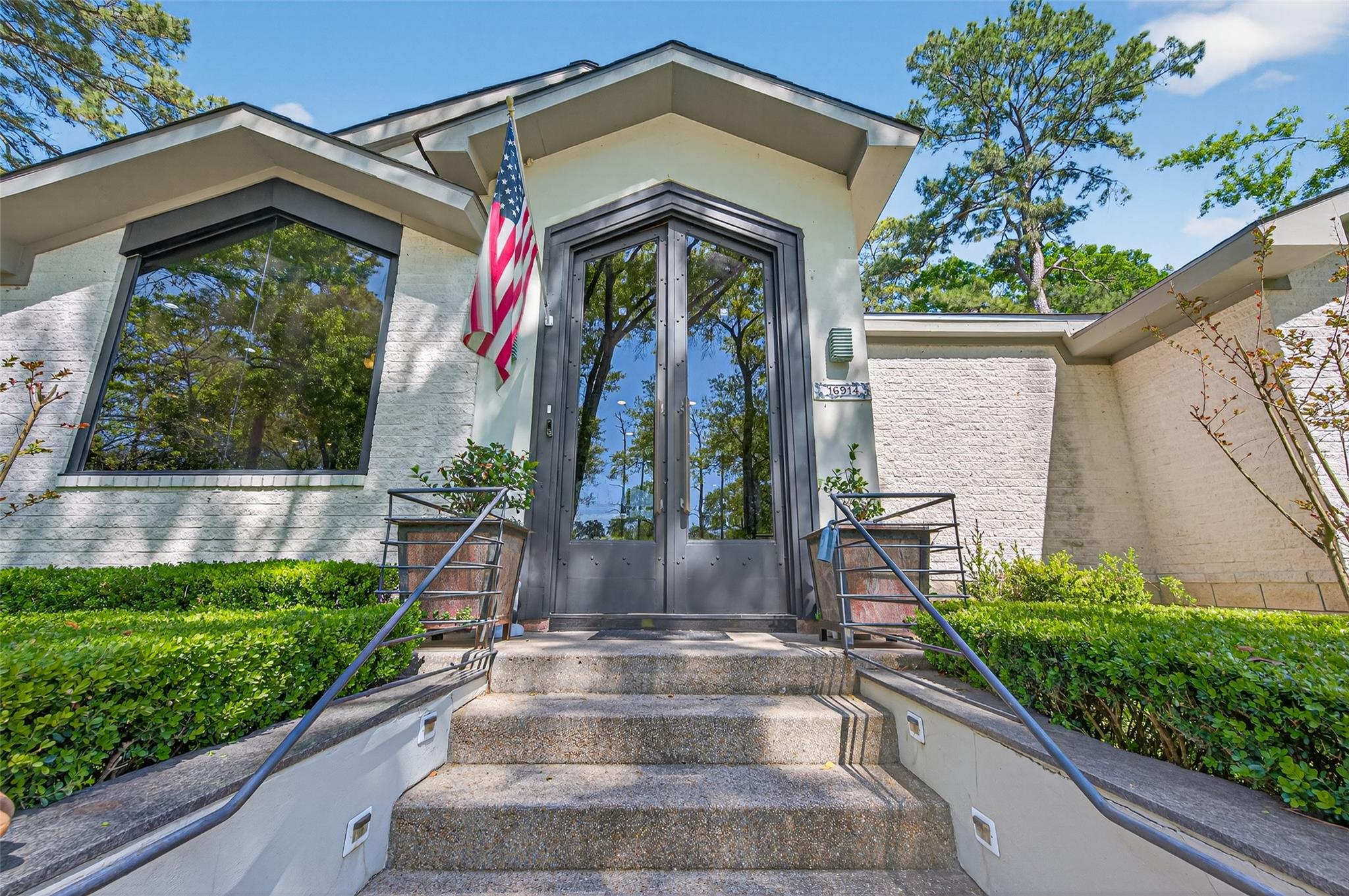 16914 Creeksouth Road