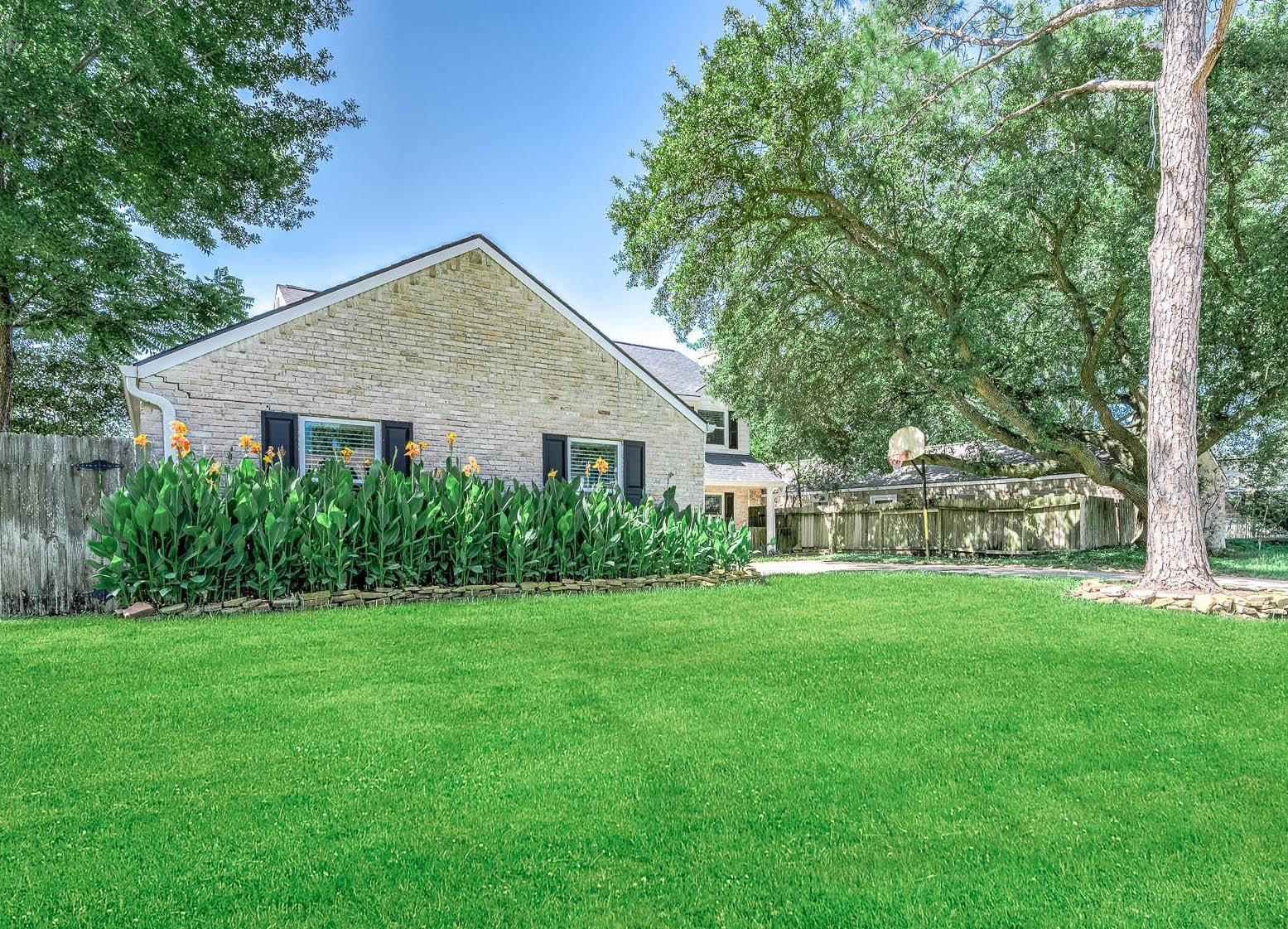 20215 Lake Sherwood Drive