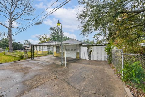 Tiny photo for 617 Harkness Street, Houston, TX 77076 (MLS # 59906912)