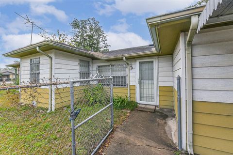 Tiny photo for 617 Harkness Street, Houston, TX 77076 (MLS # 59906912)