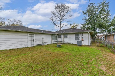 Tiny photo for 617 Harkness Street, Houston, TX 77076 (MLS # 59906912)