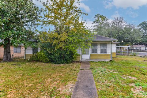 Photo of 617 Harkness Street, Houston, TX 77076 (MLS # 59906912)