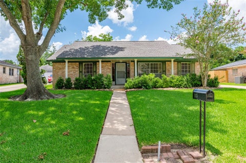Photo of 1115 Newport Boulevard, League City, TX 77573 (MLS # 94499411)