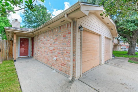 Photo of 10120 Emerald Oaks Drive, Houston, TX 77070 (MLS # 55779714)
