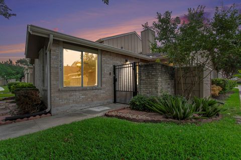 Photo of 11625 Lakeside Park Drive, Houston, TX 77077 (MLS # 53849657)