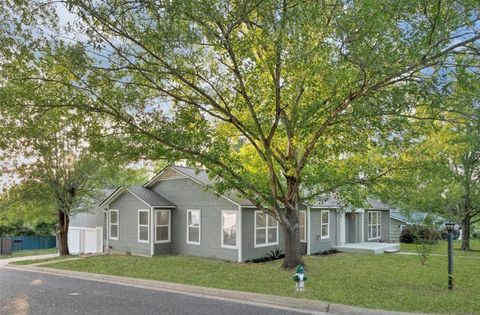 Photo of 1930 Avenue P, Huntsville, TX 77340 (MLS # 10148838)